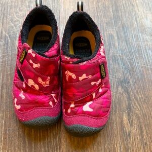 Keen slip on fleece lined shoe